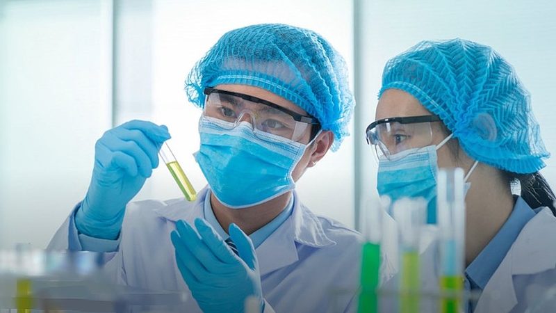 在选择医药批发药房采购平台时，应关注以下方面：